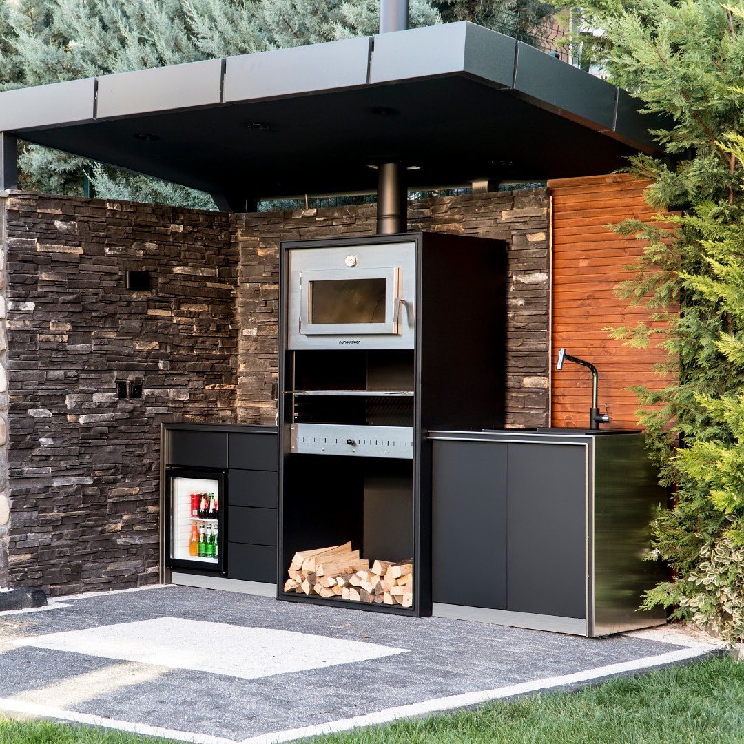Outdoor Kitchen